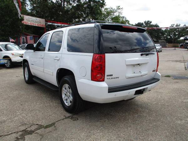 2011 GMC YUKON SUV 4-DR - SE HABLA ESPANOL (+ WE HAVE FINANCING APPROVALS FOR ALL CREDIT TYPES!)