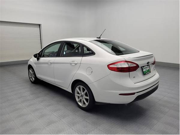 2019 Ford Fiesta SE - sedan (Ford Fiesta White)