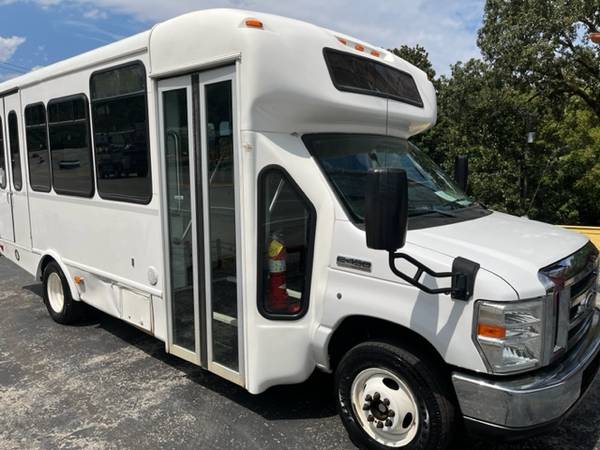 2016 FORD E450 SUPER DUTY BUS - $15,950 (BULLDOG MOTORS CHATTANOOGA TENNESSEE)