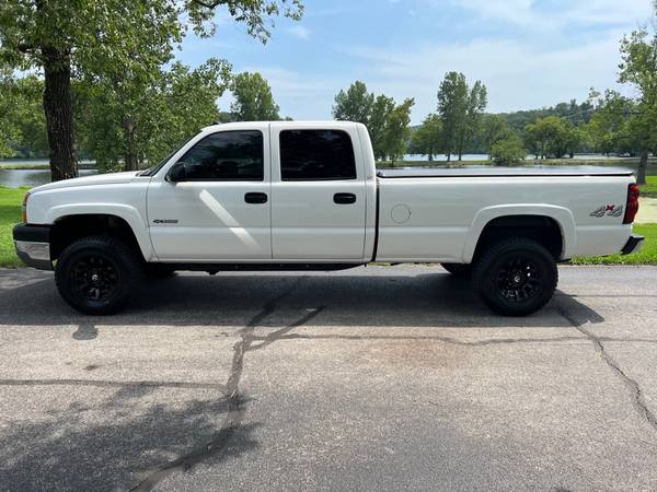 2004 Chevy Silverado 3500 Crew Cab 4WD SRW 8.1 - $22,900 (Forsyth, MO)