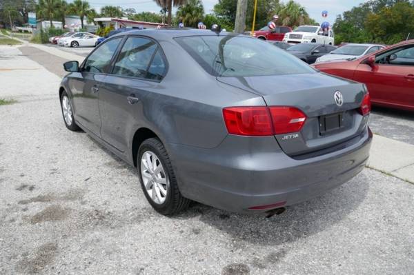 2012 Volkswagen Jetta SE 4dr Sedan 6A w/ Convenience and Sunroof - $8,995