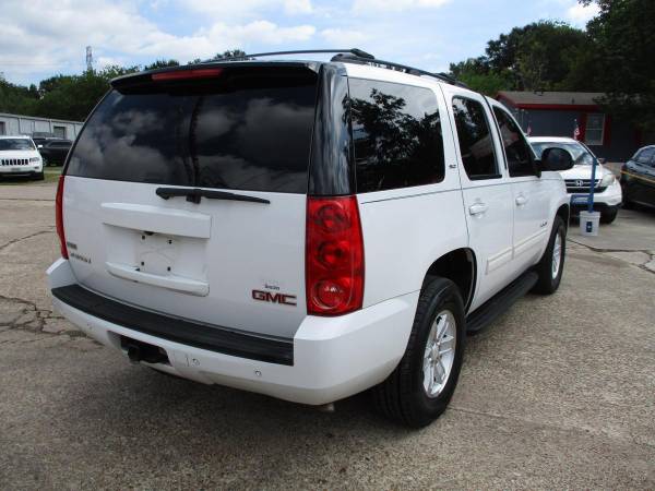 2011 GMC YUKON SUV 4-DR - SE HABLA ESPANOL (+ WE HAVE FINANCING APPROVALS FOR ALL CREDIT TYPES!)