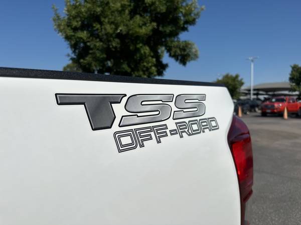 2020 Toyota Tacoma SR5 V6 - $37,700 (Subaru of Georgetown)