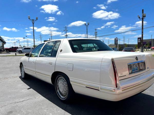 1999 Cadillac DeVille 4dr Sdn Golden Anniversary Edition (+ Modus Auto Group LLC)