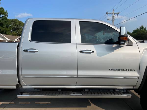 2019 GMC Sierra 2500 Denali Crew Cab 4WD - $54,900 (WE DELIVER ANYWHERE)