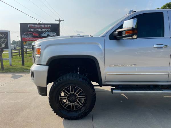 2019 GMC Sierra 2500 Denali Crew Cab 4WD - $54,900 (WE DELIVER ANYWHERE)