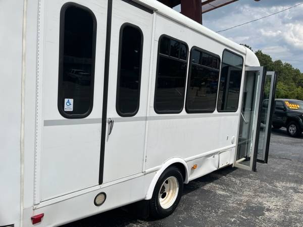 2016 FORD E450 SUPER DUTY BUS - $15,950 (BULLDOG MOTORS CHATTANOOGA TENNESSEE)