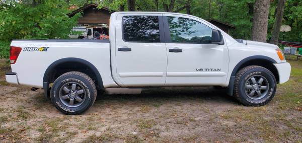 2014 Nissan titan pro 4x - $31,500 (Andover)