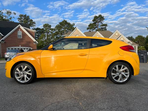 2017 Hyundai Veloster Base Coupe 3D (1.6L I4 DI) With Back up camera - $10,995 (Indian Trail)