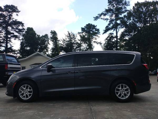2017 *Chrysler* *Pacifica loaded with warranty - $11,990 (Carsmart Auto Sales /carsmartmotors.com)