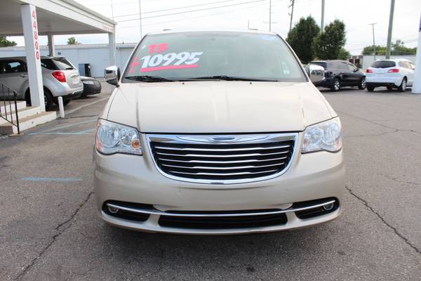 2013 Chrysler Town and Country Touring L*LOADED* - $10,995 (Clinton Township)