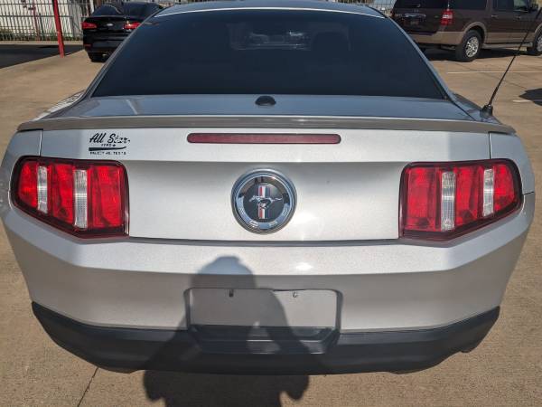 2010 Ford Mustang Auto V-6 - $5,000 (Seagoville)