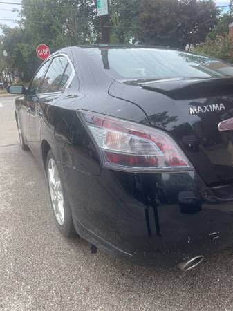 2012 Nissan Maxima SV 123k Black - $7,400 (Youngstown)