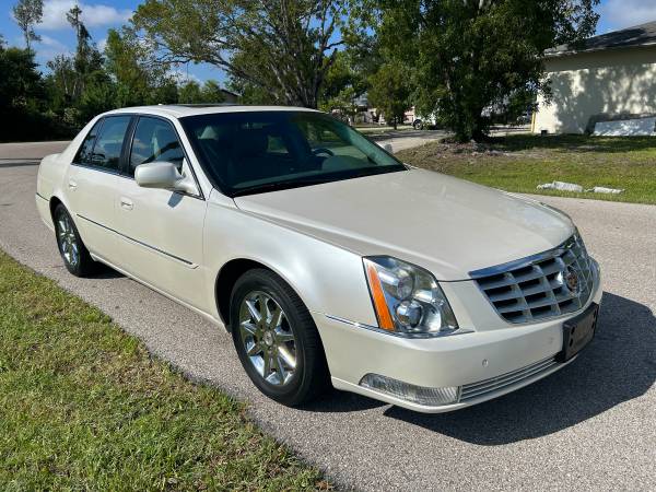 2011 Cadillac DTS  (45,889)  Pearl White  VERY NICE  New tires SHARP - $12,999 (Fort Myers)