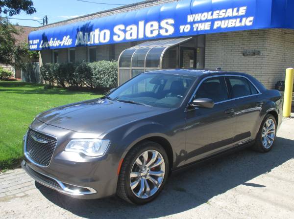 LIKE NEW!*2017 CHRYSLER 300"LIMITED"*RUNS GREAT*LEATHER*RUST FREE! - $12,950 (WATERFORD)