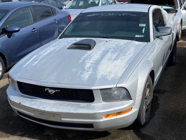 2005 Ford Mustang V6 Deluxe 2dr Fastback - $4,295 (_Ford_ _Mustang_ _Coupe_)