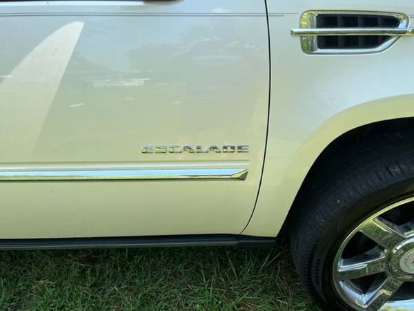 2011 Cadillac Escalade PREMIUM - $7,900 (Ash Flat)